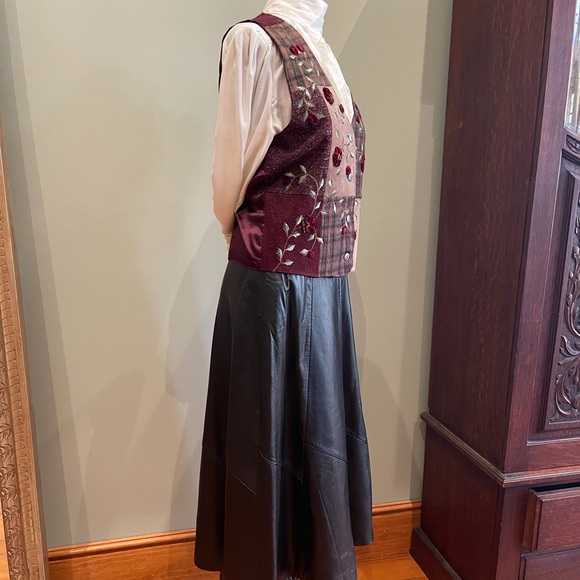 Retro 80’s does 1930’s Vest 🤍 - Picture 5 of 12